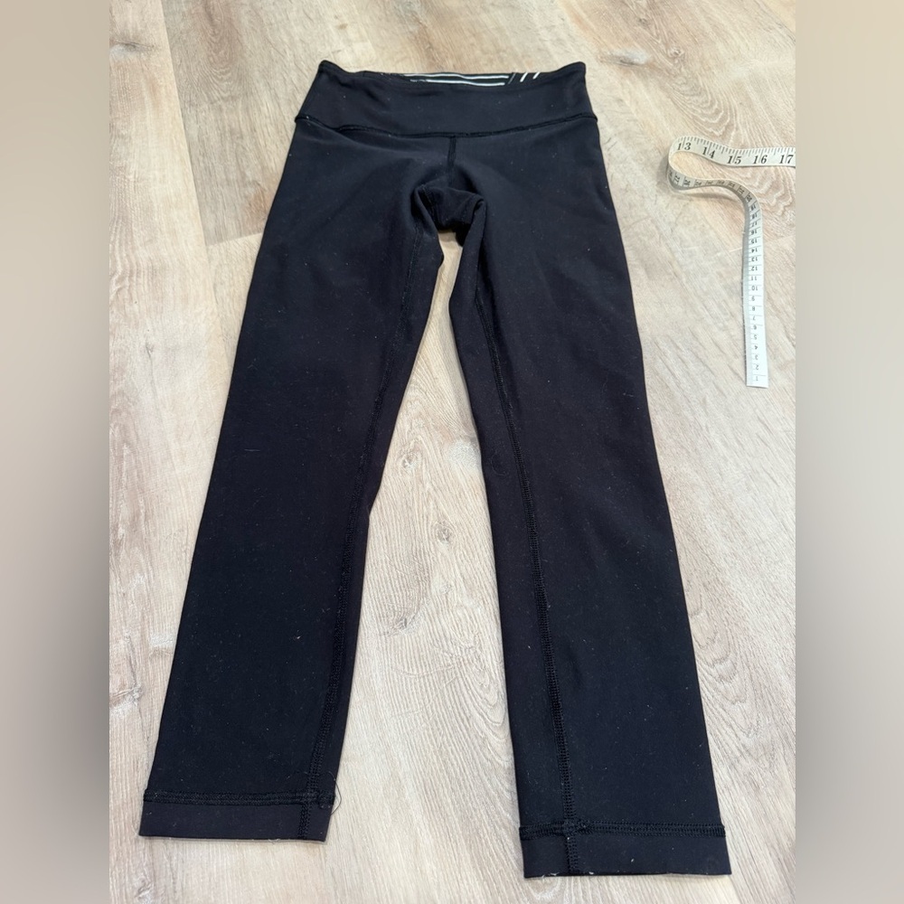 Lululemon Reversible Black and Black W striped band leggings est size 4